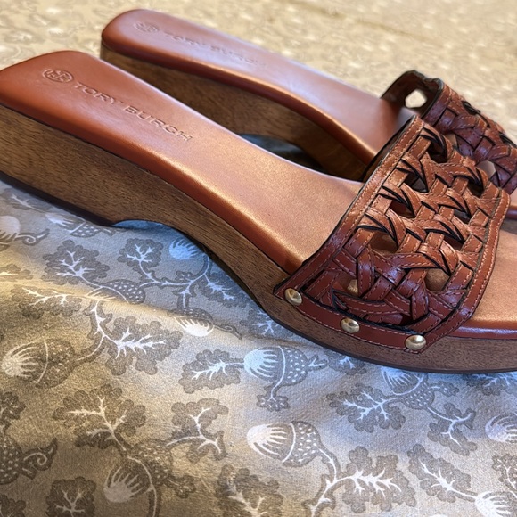 Chic Tory Burch woven leather platform slides - Picture 4 of 5